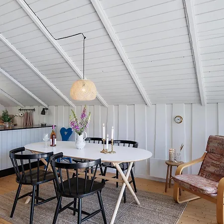 Charming With Covered Terrace And Peaceful Nature Setting Ebeltoft