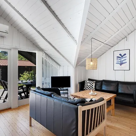 Charming With Covered Terrace And Peaceful Nature Setting Ebeltoft