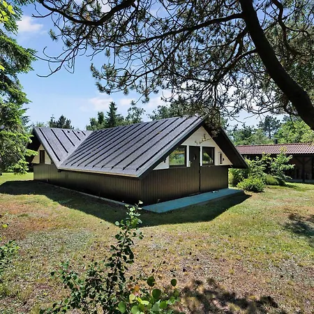 Dom wakacyjny Charming With Covered Terrace And Peaceful Nature Setting Ebeltoft