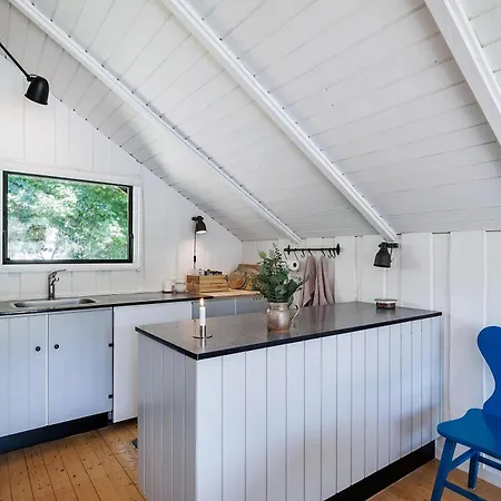 Dom wakacyjny Charming With Covered Terrace And Peaceful Nature Setting
