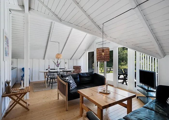 Charming With Covered Terrace And Peaceful Nature Setting בית נופש *