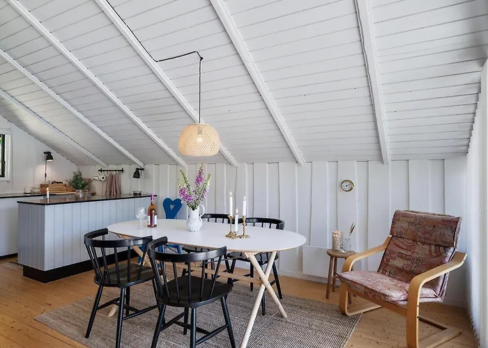 Charming With Covered Terrace And Peaceful Nature Setting אבלטופט