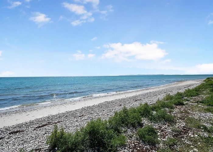 בית נופש Charming With Covered Terrace And Peaceful Nature Setting *