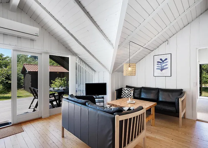 Charming With Covered Terrace And Peaceful Nature Setting אבלטופט