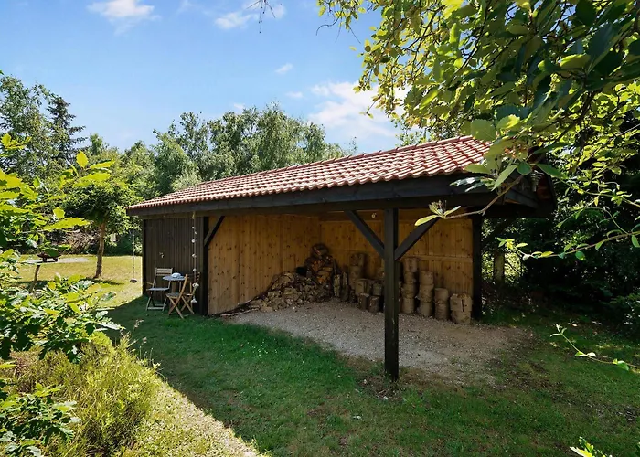Charming With Covered Terrace And Peaceful Nature Setting בית נופש